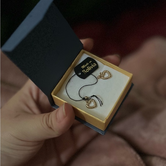 14-karat gold heart shape stud earrings (NEW IN BOX) - Picture 3 of 4